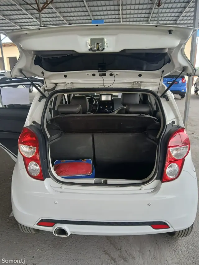 Chevrolet Spark 2014 · 1.1 AT