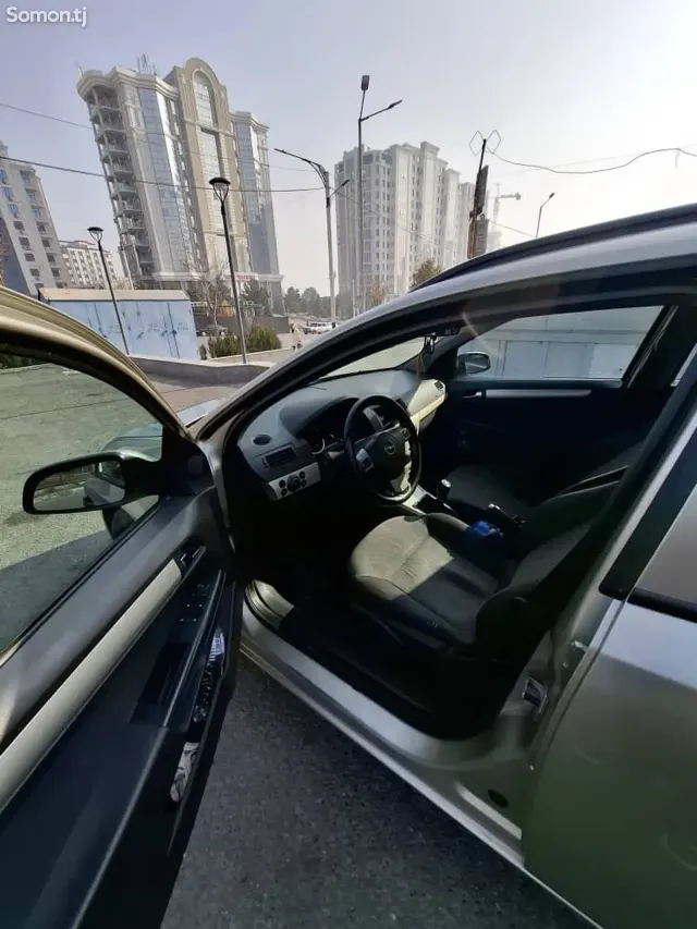 Opel Astra H 2008 · 1.8 MT