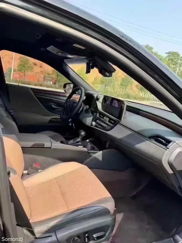 Lexus ES series 2025 · 2.5 AT