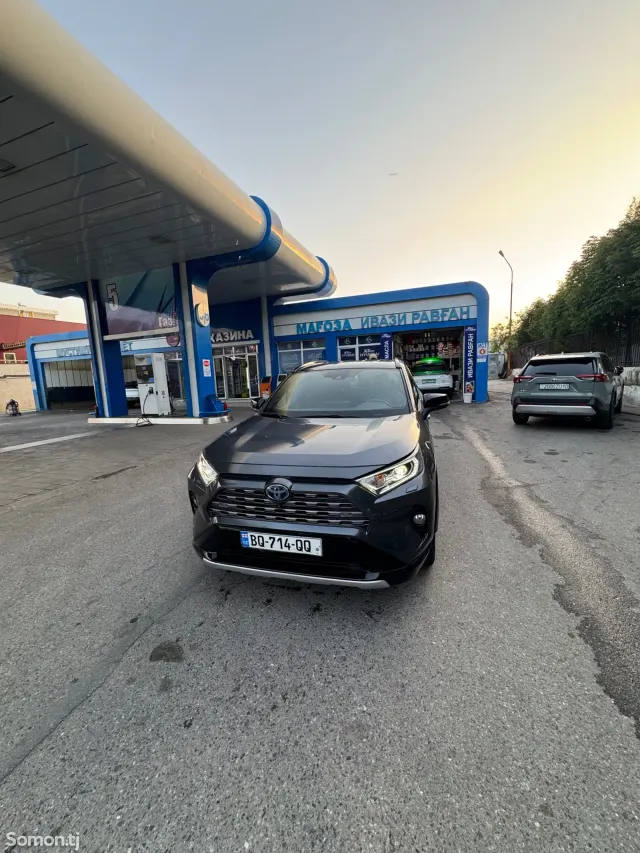 Toyota RAV 4 2021 · 2.5 AT