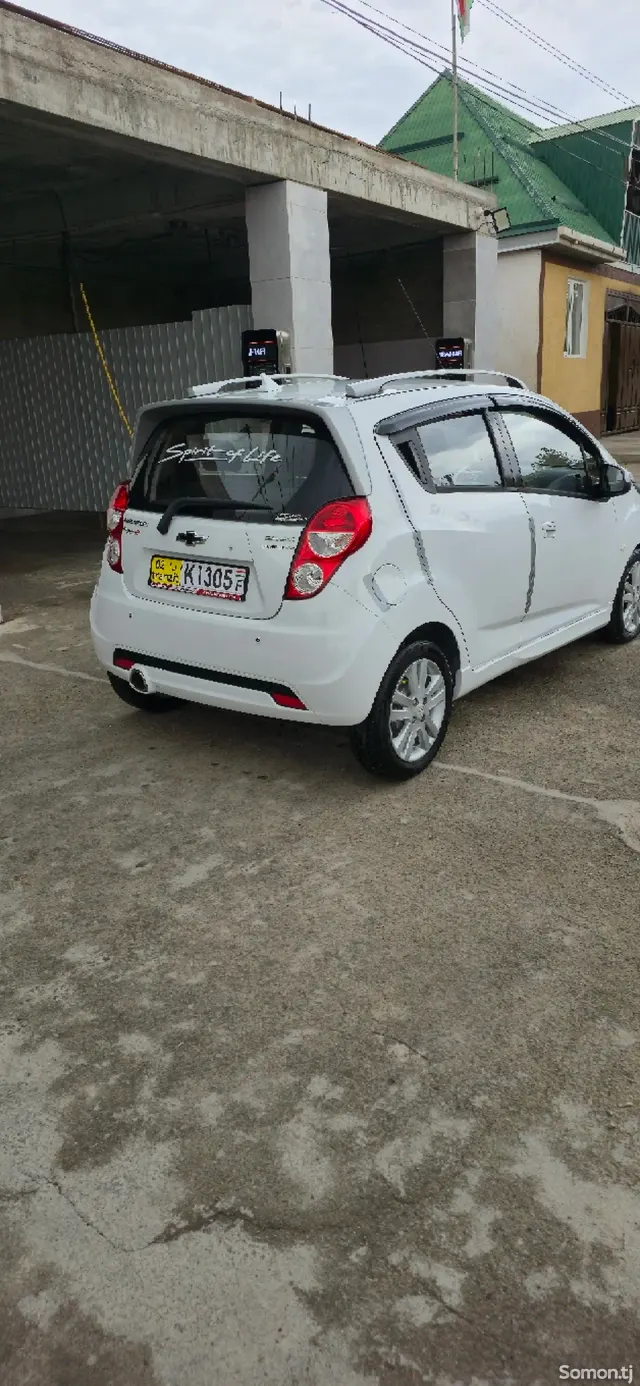 Chevrolet Spark 2015 · 1.1 AT