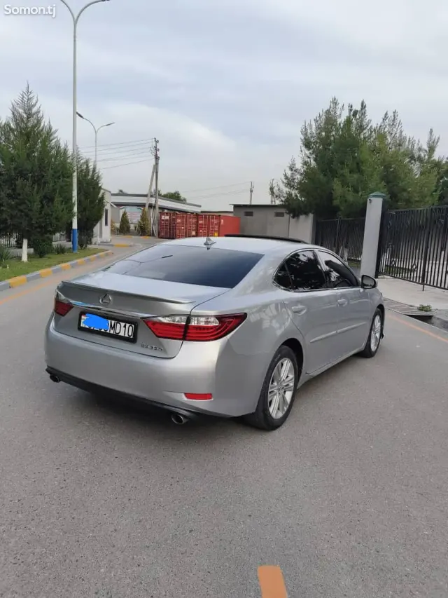 Lexus ES series 2013 · 3.5 AT