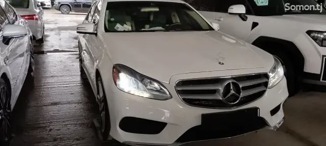 Mercedes-Benz E class 2015 · 3.5 AT