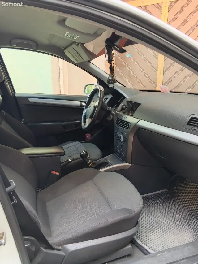 Opel Astra H 2006 · 1.3 MT