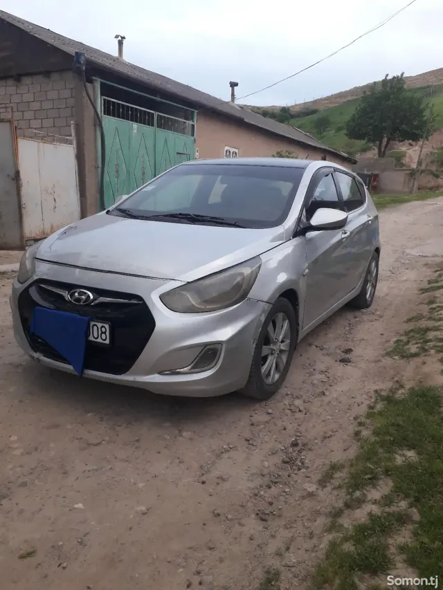 Hyundai Solaris 2013 · 1.4 MT