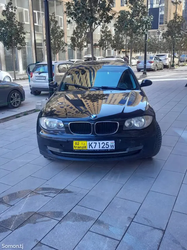 BMW 1 series 2010 · 2.0 MT