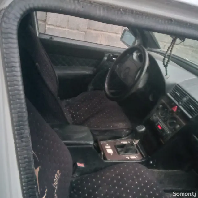 Mercedes-Benz W124 1987 · 2.0 MT