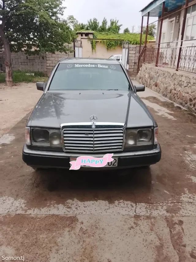 Mercedes-Benz W124 1992 · 2.0 MT