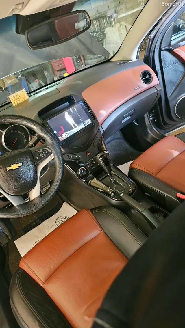 Chevrolet Cruze 2011 · 1.8 AT