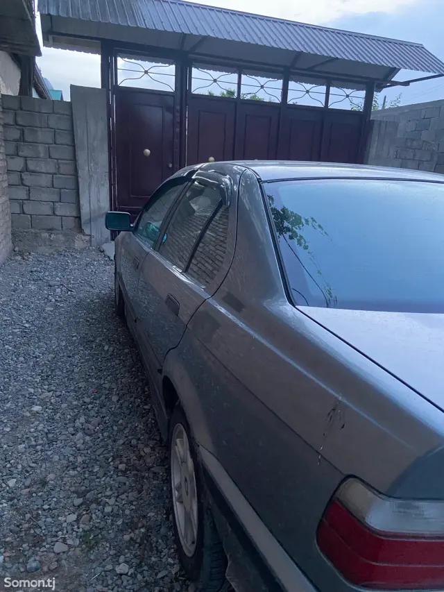 BMW 3 series 1992 · 1.6 MT
