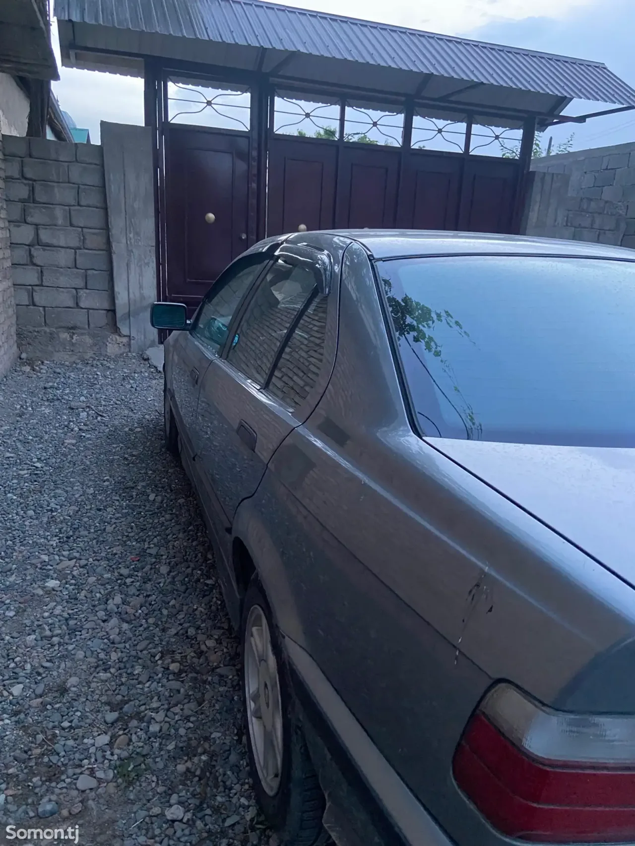 BMW 3 series 1992 · 1.6 MT