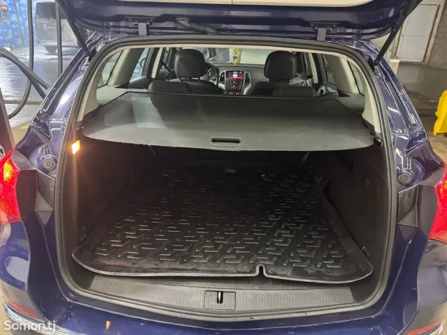 Opel Astra J 2014 · 1.7 MT