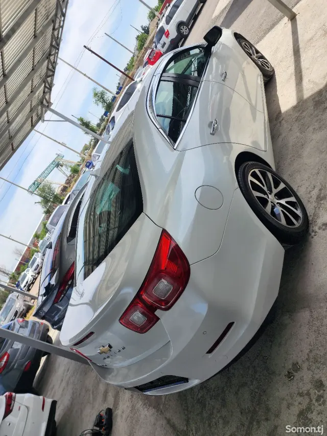 Chevrolet Malibu 2015 · 2.0 AT