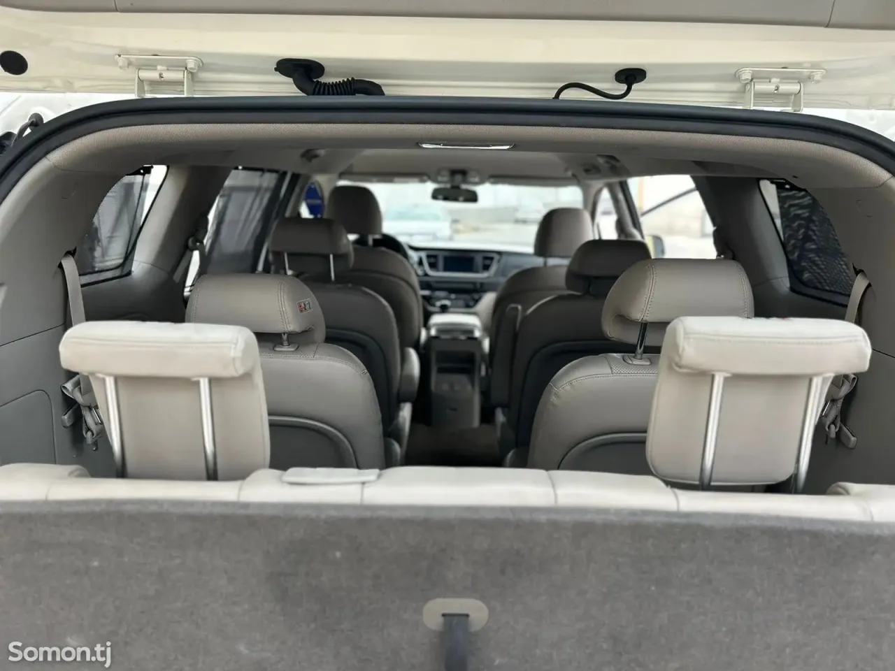 Kia Carnival 2014 · 2.0 AT