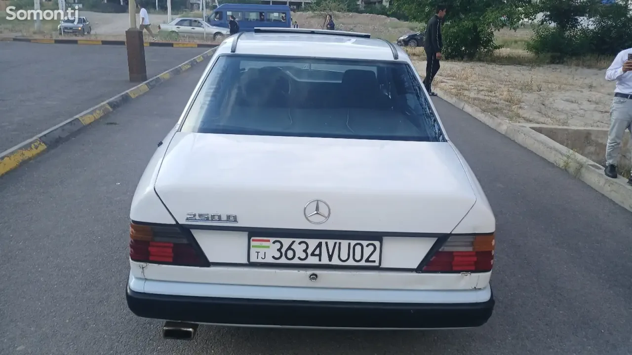 Mercedes-Benz W124 1988 · 2.0 MT