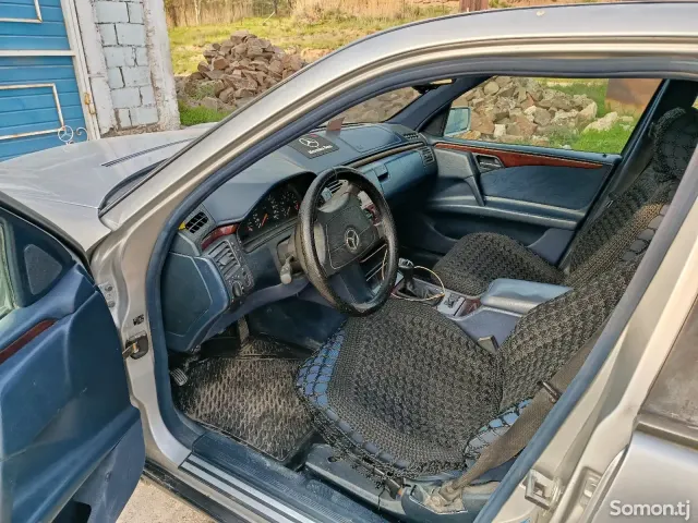 Mercedes-Benz E class 1996 · 2.0 MT