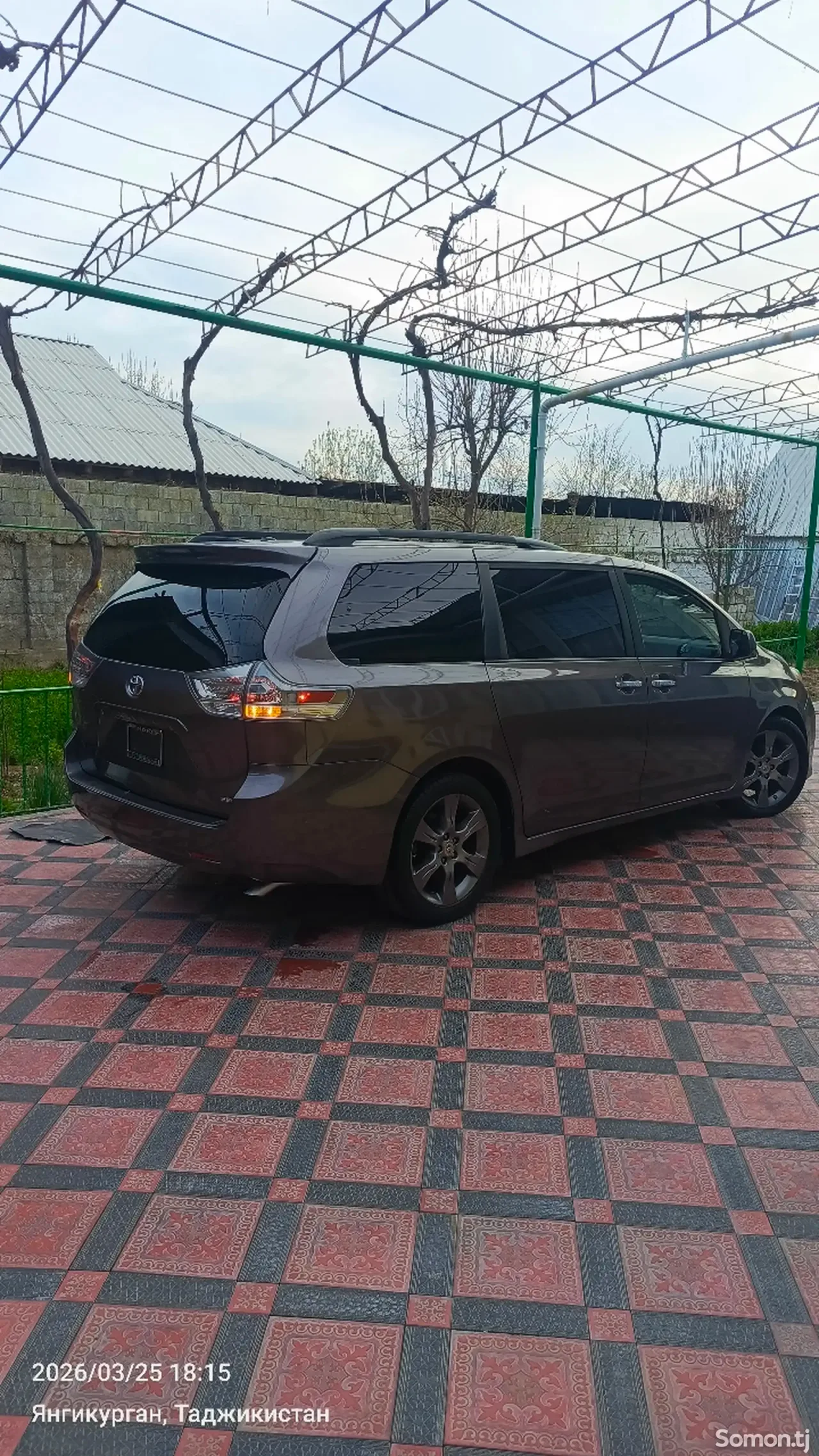 Toyota Sienna 2015 · 3.5 AT