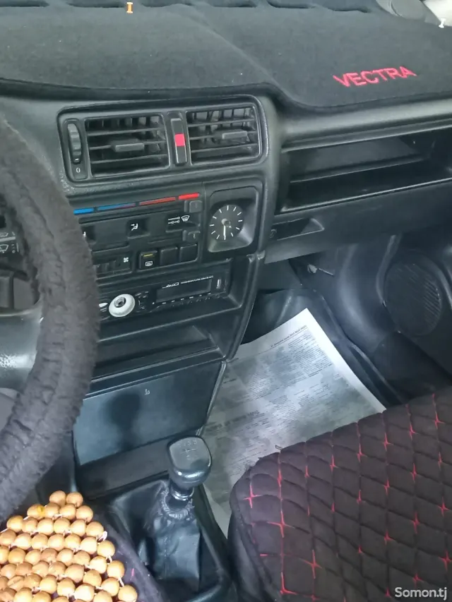 Opel Vectra A 1991 · 1.6 MT