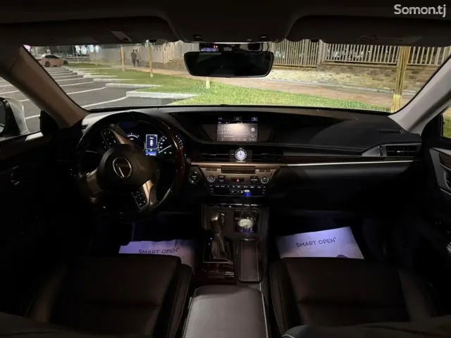 Lexus ES series 2017 · 2.5 AT