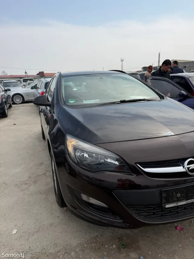 Opel Astra J 2014 · 1.6 MT
