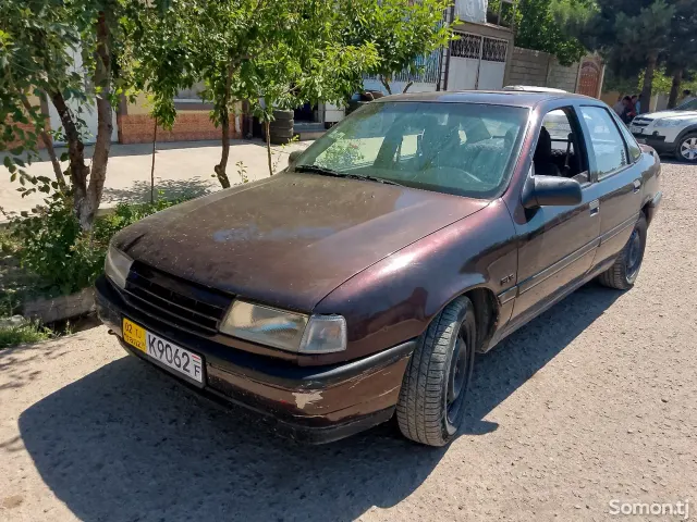 Opel Vectra A 1990 · 1.6 MT