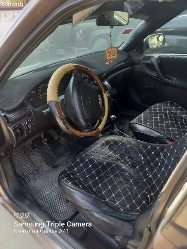 Opel Astra F 1997 · 1.6 MT