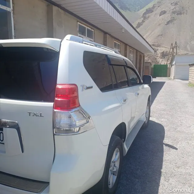 Toyota Land Cruiser Prado 2012 · 2.7 AT