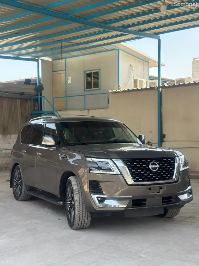 Nissan Patrol 2015 · 5.6 AT