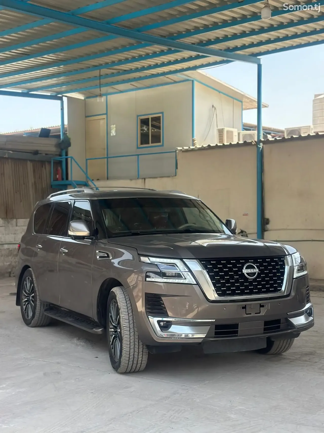 Nissan Patrol 2015 · 5.6 AT