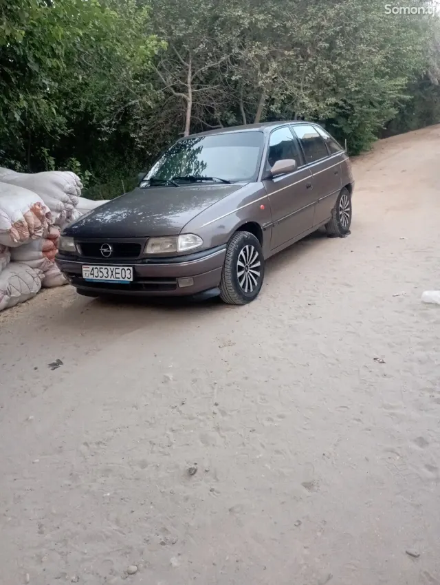 Opel Astra F 1997 · 1.6 MT