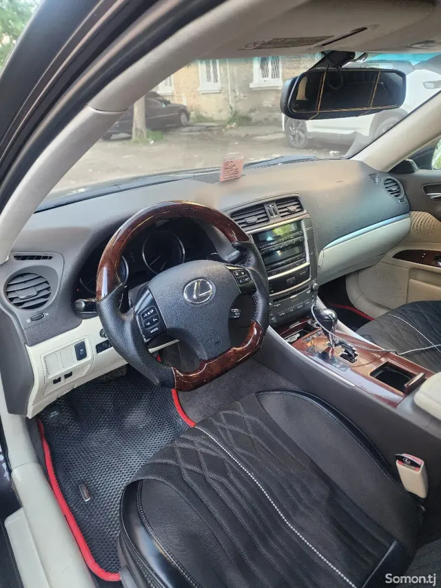 Lexus IS series 2012 · 2.5 AT