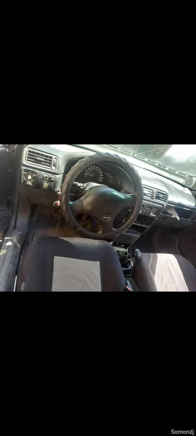 Opel Vectra A 1992 · 1.4 MT