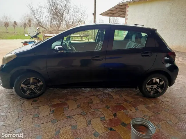 Toyota Vitz 2012 · 1.1 AT