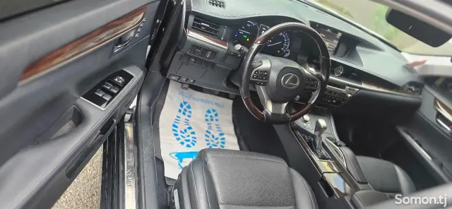 Lexus ES series 2017 · 3.0 AT