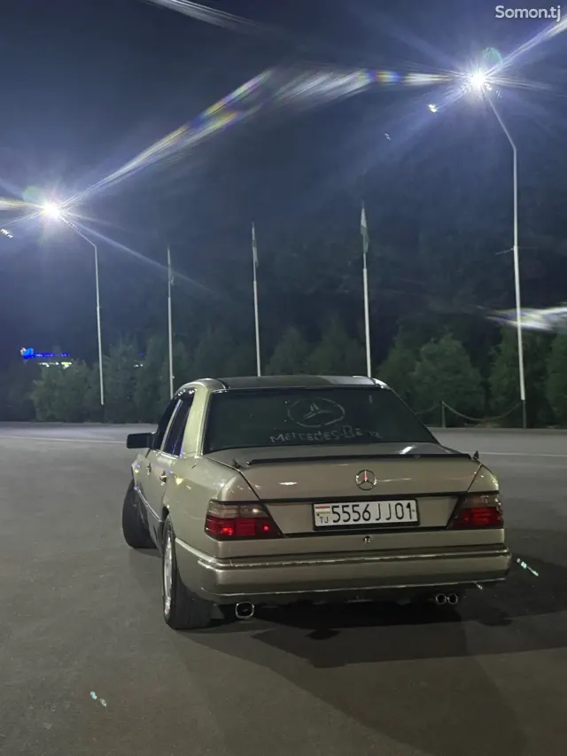 Mercedes-Benz W124 1990 · 2.0 MT