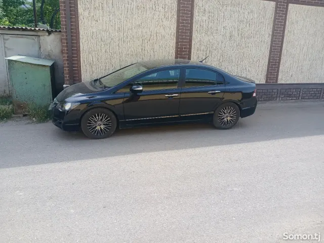 Honda Civic 2009 · 1.8 AT