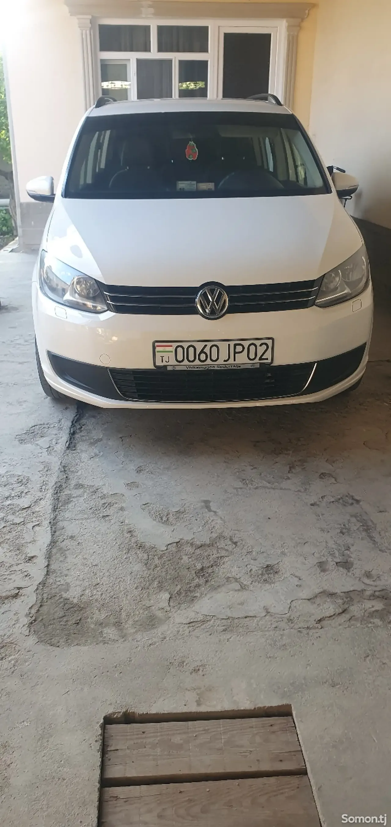 Volkswagen Touran 2011 · 1.4 MT
