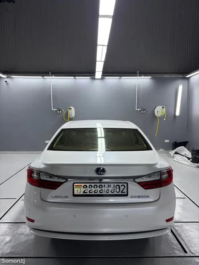 Lexus ES series 2017 · 2.5 AT