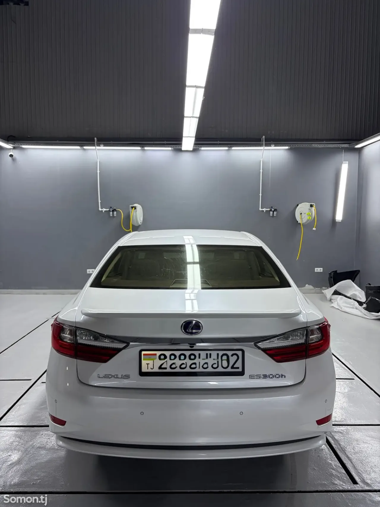 Lexus ES series 2017 · 2.5 AT