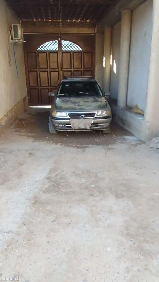 Opel Astra F 1996 · 1.6 MT