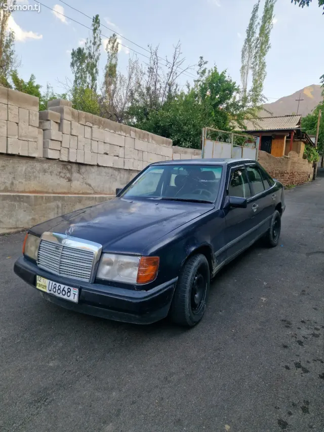 Mercedes-Benz W124 1988 · 2.0 MT