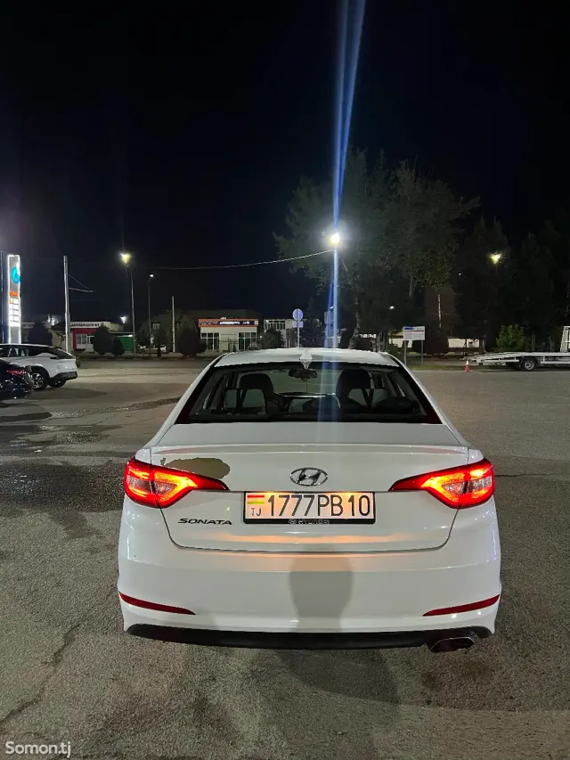 Hyundai Sonata 2017 · 2.4 AT