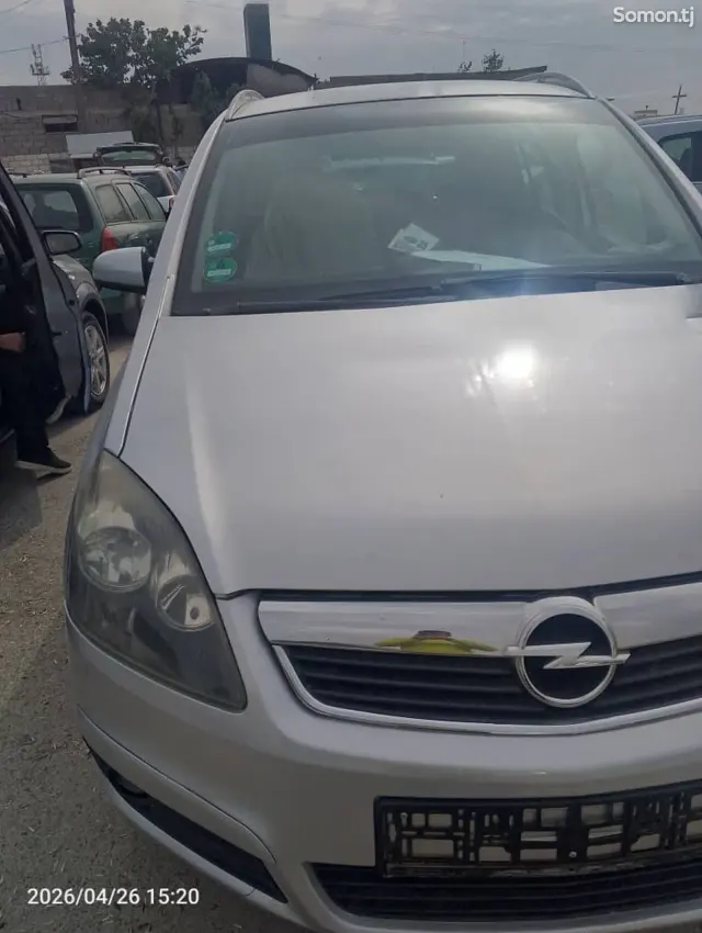 Opel Zafira 2007 · 1.9 MT
