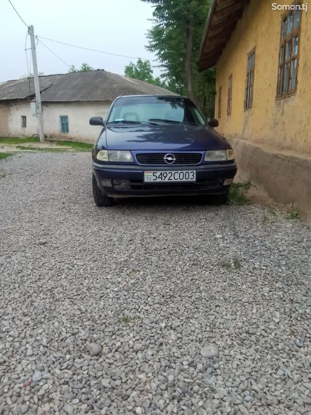 Opel Astra F 1997 · 1.6 MT