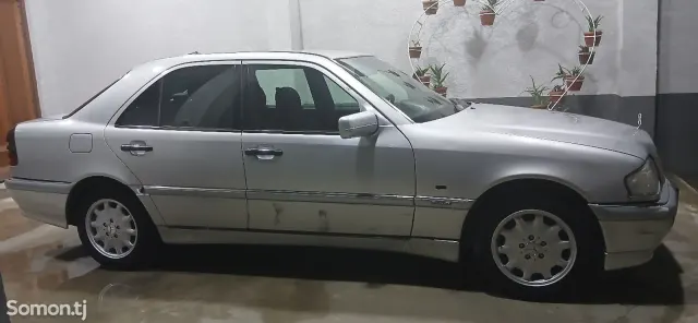 Mercedes-Benz C class 2000 · 2.0 MT