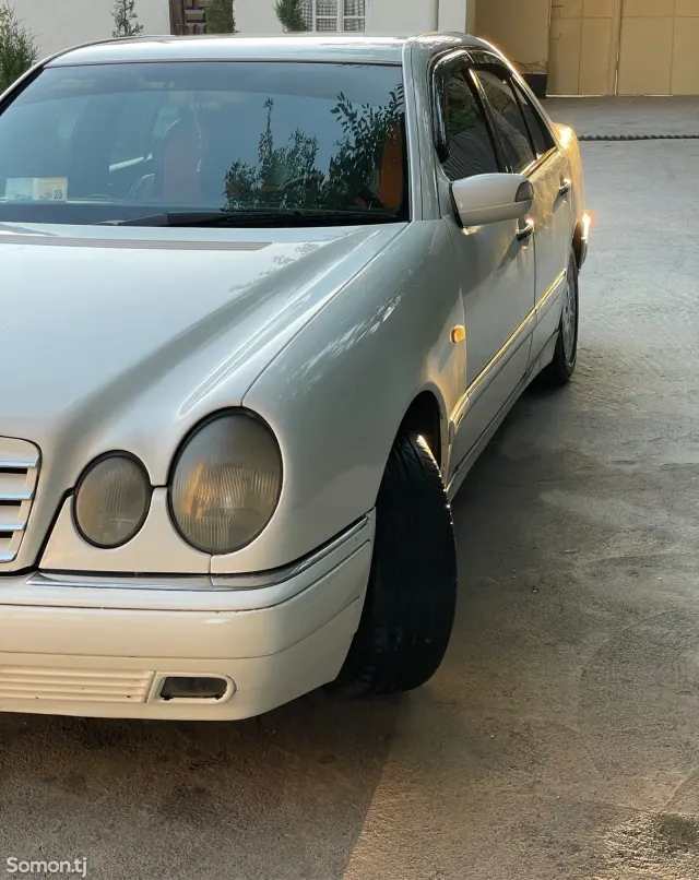 Mercedes-Benz E class 1996 · 2.3 AT