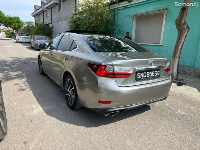 Lexus ES series 2015 · 2.5 AT