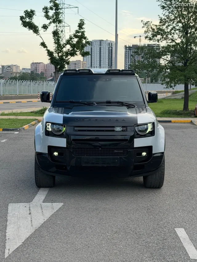 Land Rover Defender 2023 · 3.0 AT