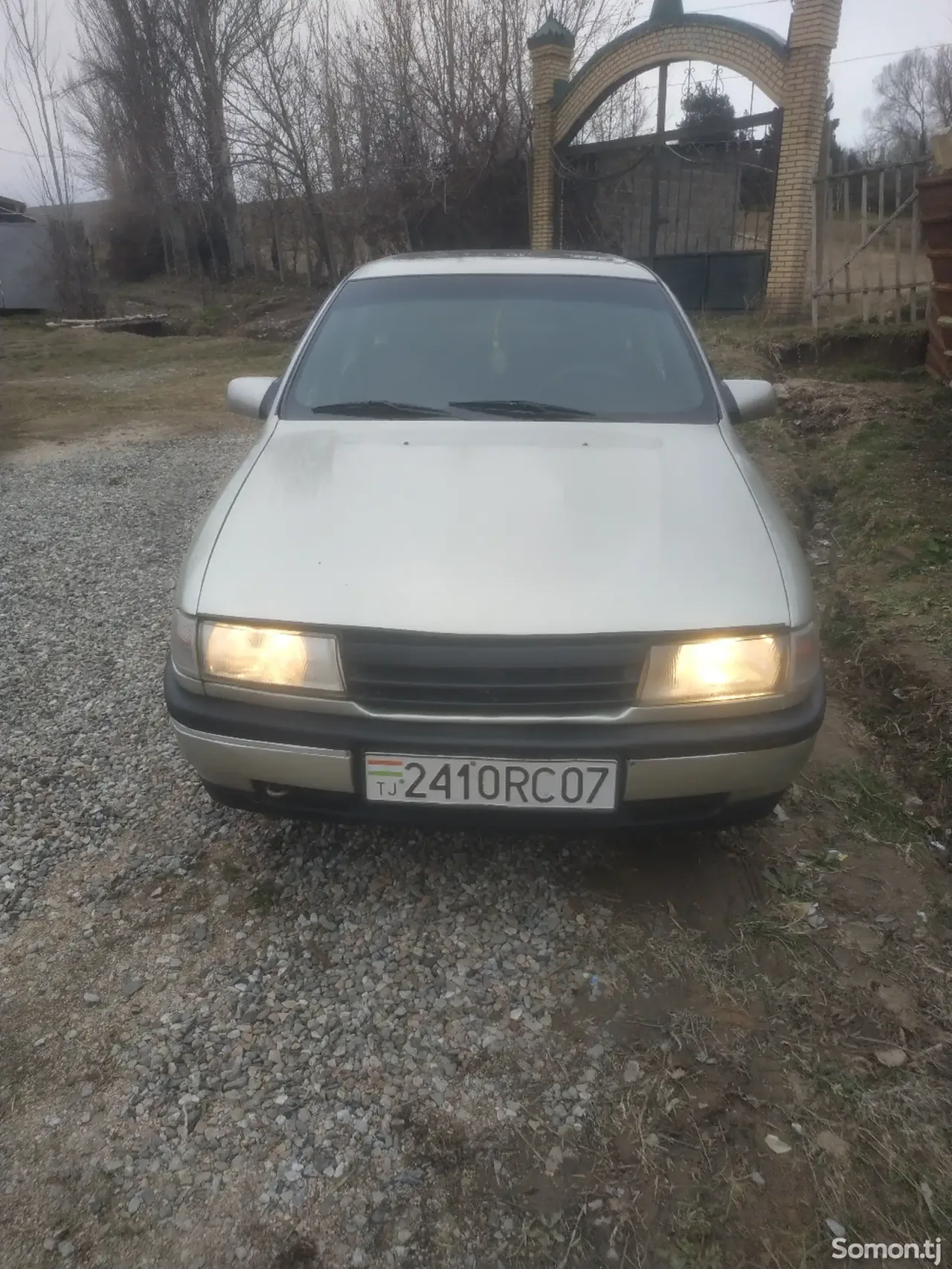 Opel Vectra A 1991 · 1.6 MT