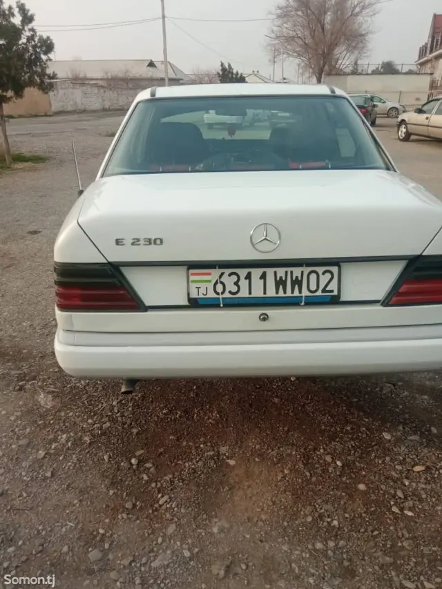 Mercedes-Benz W124 1988 · 2.0 MT